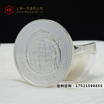 定製金鑲（xiāng）玉（yù）紀念金銀幣多（duō）少錢（qián）